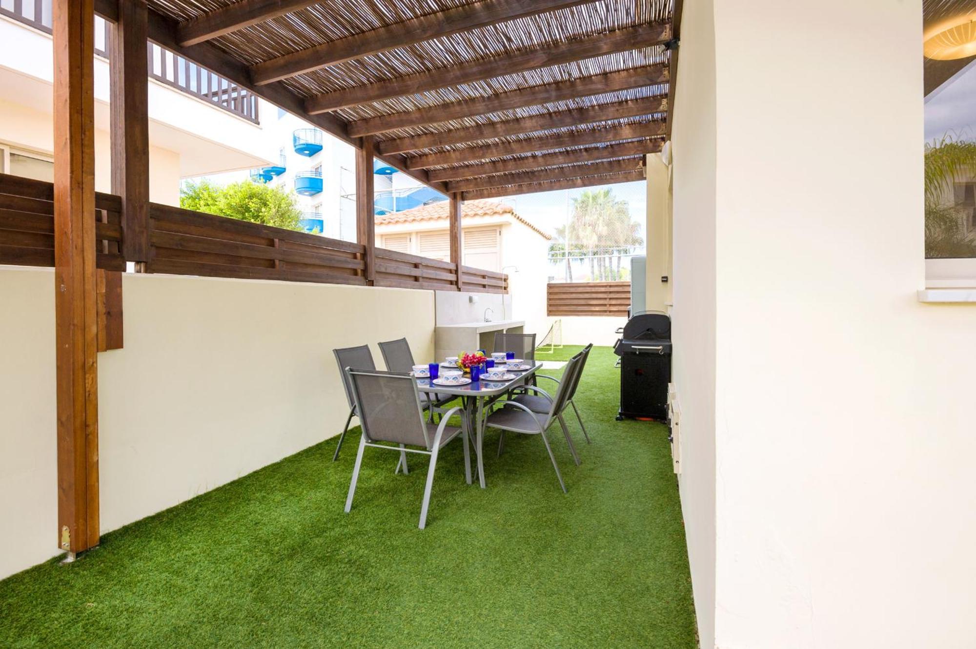Villa Oasis Pernera Екстер'єр фото